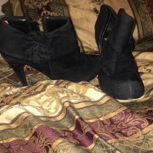 Heeled booties